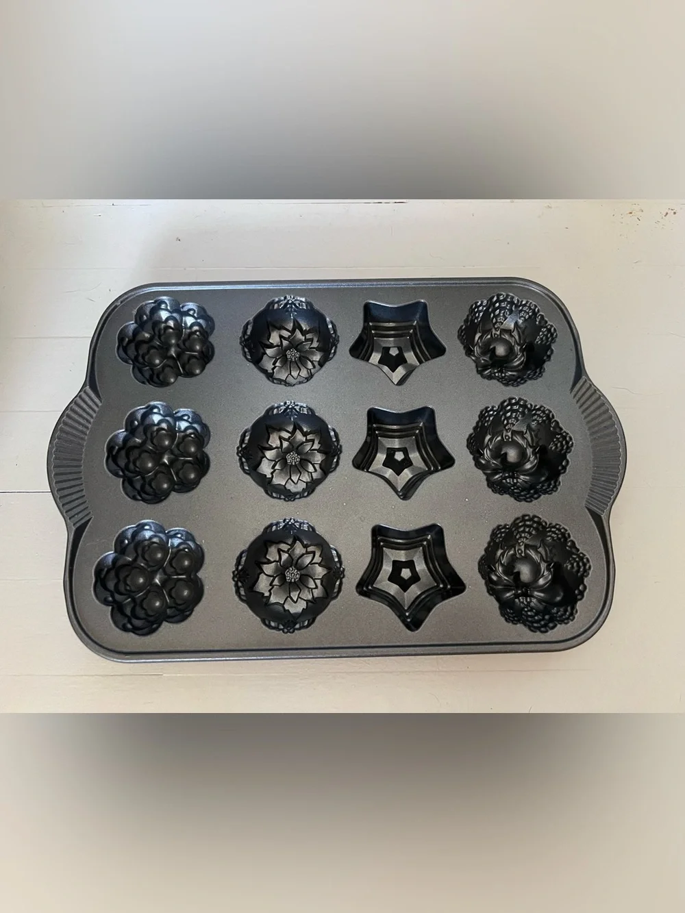 Nordic Ware Holiday Mini Muffin Cakelet Pan 12-Cavity